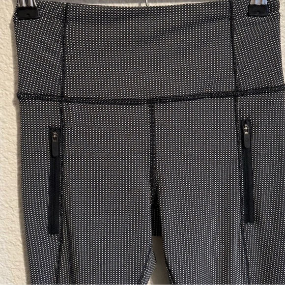 Lululemon Cadence Crusher Low Rise Tights Power Luxtreme Black White Women’s 2 - Picture 3 of 5